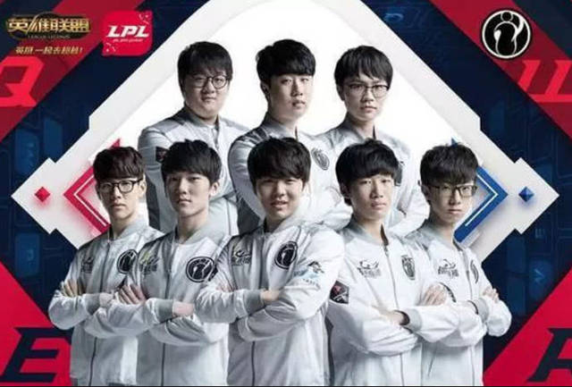 银装素裹的 银装素裹的